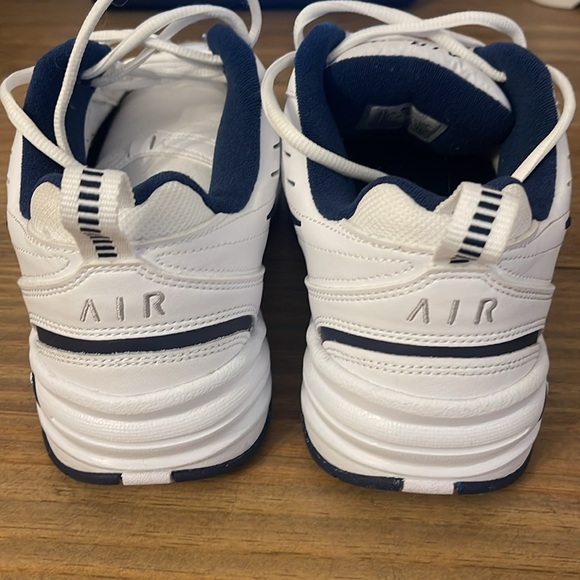 Nike Air Monarch IV Men’s 9.5W 4E white Walking Dad Shoes 416355–102 - Picture 4 of 10